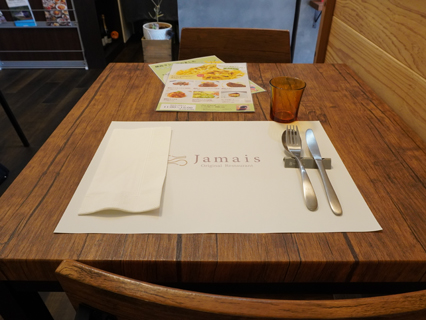 テーブル